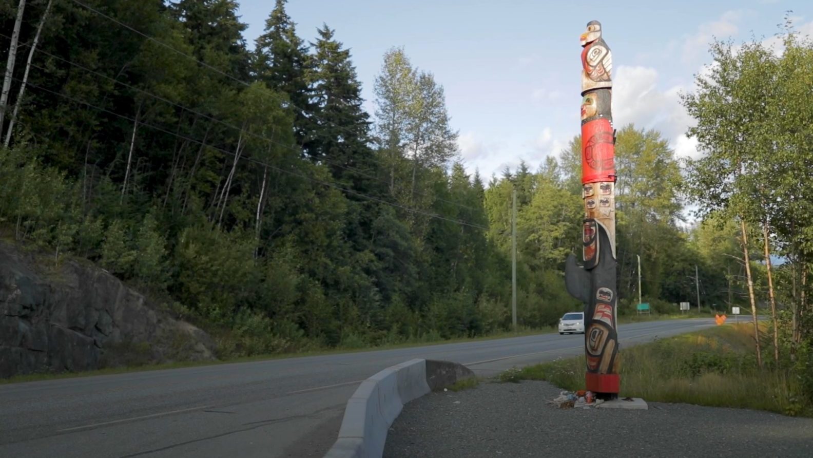 Totem pole on a highway